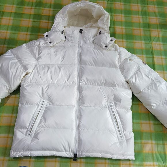Lightweight Short Simple Moncler Down Jacket - Picture 1 of 10
